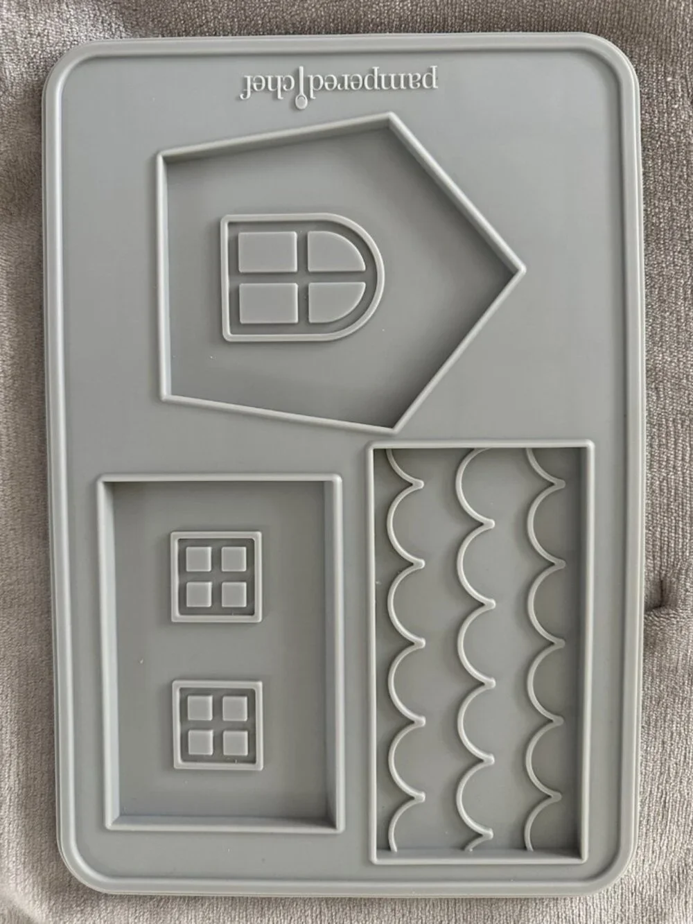 Pampered Chef Gingerbread House Silicone Cookie Mold # 100136 Set Of 2 w Recipe